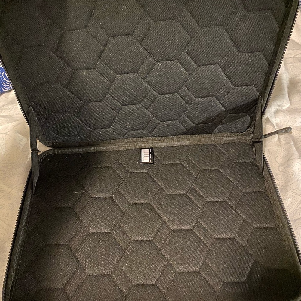 computer case - Picture 3 of 3